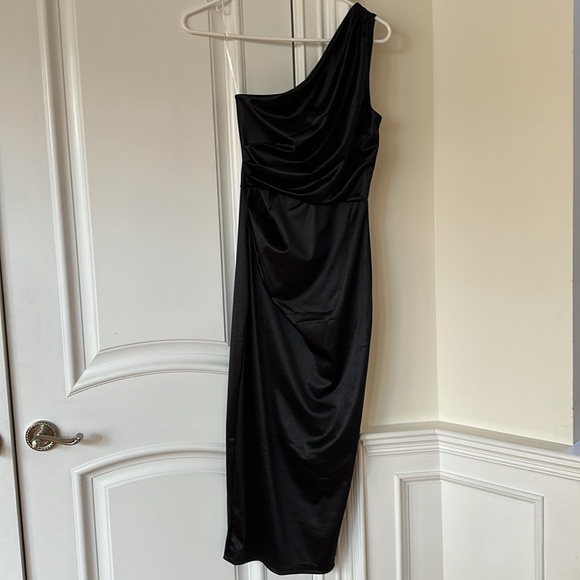 NWT Windsor Black Satin Knit Mid Length Dress - Picture 5 of 8